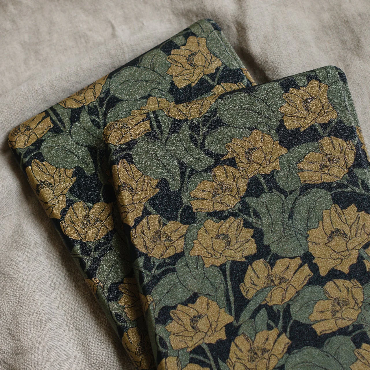 Autumn Court • Kindle Case 4 Autumn Court • Kindle Case
